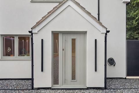 3 bedroom detached house for sale, Bucknalls Lane, Watford, WD25