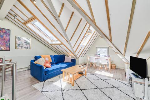 1 bedroom duplex for sale, Helix Road, London, SW2