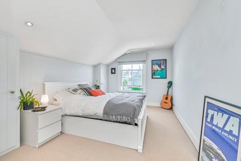 1 bedroom duplex for sale, Helix Road, London, SW2