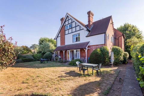 Queens Road, Slough SL3