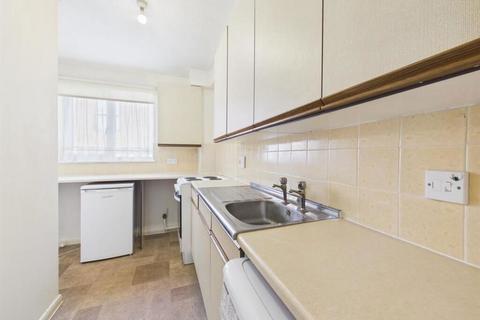 1 bedroom apartment for sale, The Oaks, Ruislip, Middlesex, HA4 7LH