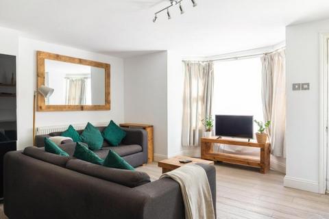 1 bedroom flat for sale, Bedford Road, London SW4