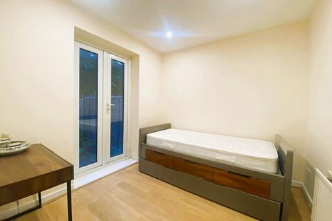 4 bedroom terraced house to rent, London SE10