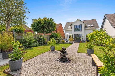 3 bedroom detached house for sale, Main Road, High Wycombe HP14