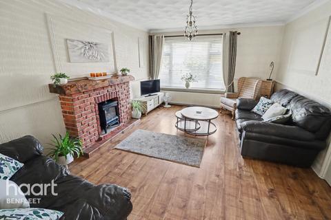 3 bedroom semi-detached house for sale, Birch Close, Benfleet