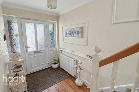 3 bedroom semi-detached house for sale, Birch Close, Benfleet