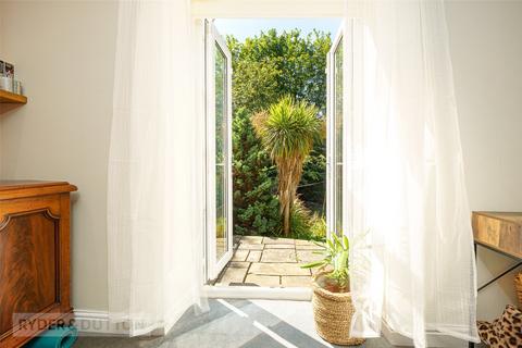 2 bedroom terraced house for sale, Clayton Fields, Birkby, Huddersfield, West Yorkshire, HD2