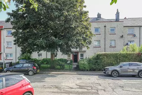 3 bedroom flat for sale