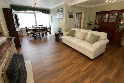 3 bedroom end of terrace house for sale, The Close, Luton, Bedfordshire, LU3 2LR