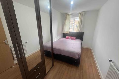 2 bedroom flat to rent, Varcoe Gardens, UB3