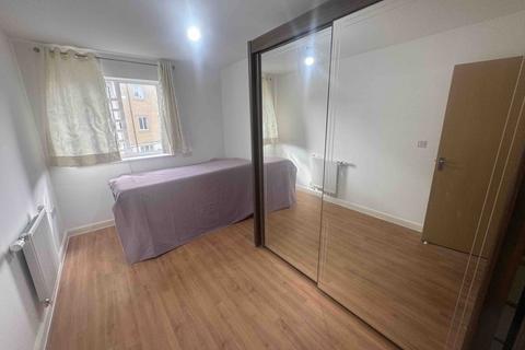 2 bedroom flat to rent, Varcoe Gardens, UB3