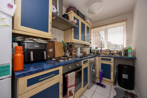 1 bedroom end of terrace house for sale, Fitzjohn Close, Surrey GU4