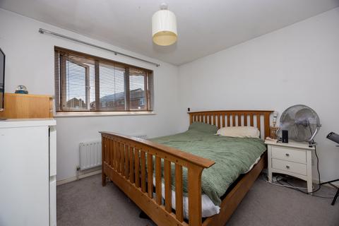 1 bedroom end of terrace house for sale, Fitzjohn Close, Surrey GU4
