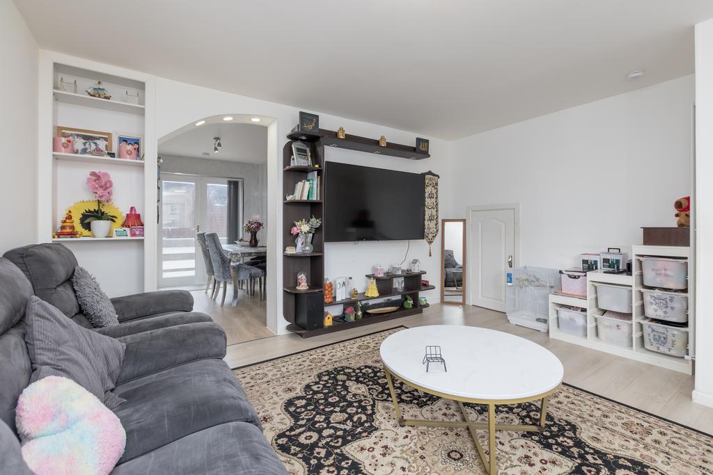 House in Edinburgh, Craigmillar - More