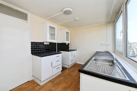 2 bedroom flat for sale, Roseberry Avenue, Benfleet
