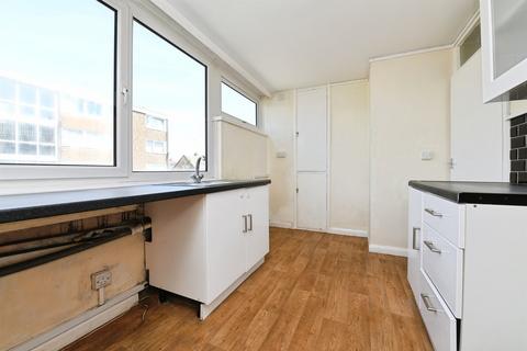 2 bedroom flat for sale, Roseberry Avenue, Benfleet
