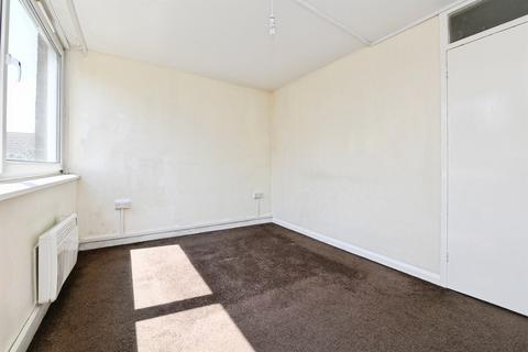 2 bedroom flat for sale, Roseberry Avenue, Benfleet