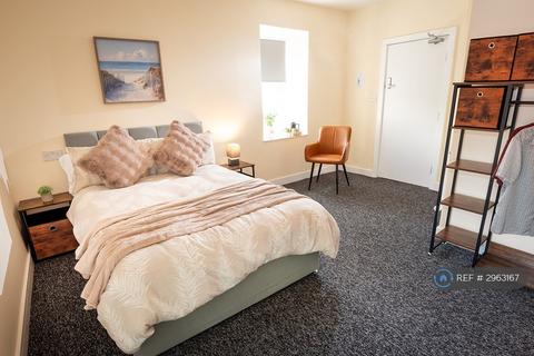 1 bedroom in a house share to rent, Main St, Egremont, CA22
