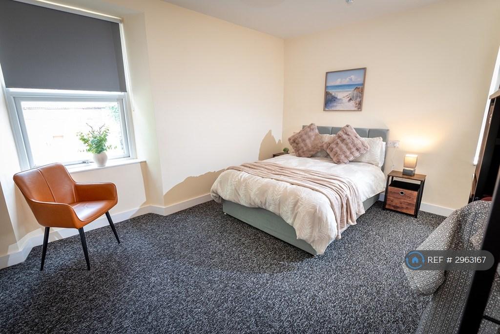 Spacious Double Room - Fully Furnished