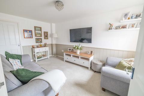 2 bedroom end of terrace house for sale, Central Boulevard, Aylesham, Canterbury, Kent, CT3