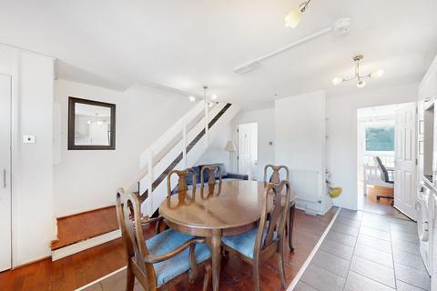 5 bedroom flat to rent, Crefeld Close, London, W6