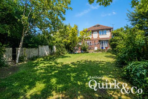 Mayland Avenue, Canvey Island, SS8