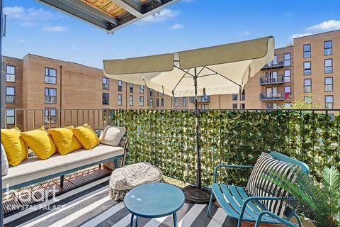 2 bedroom apartment for sale, Apple Yard, LONDON