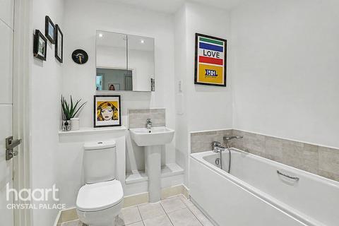 2 bedroom apartment for sale, Apple Yard, LONDON