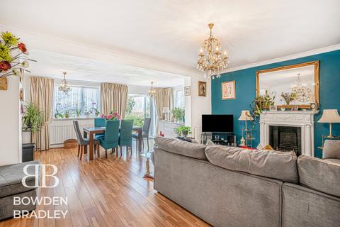 2 bedroom semi-detached bungalow for sale, Oaks Lane, Newbury Park, IG2