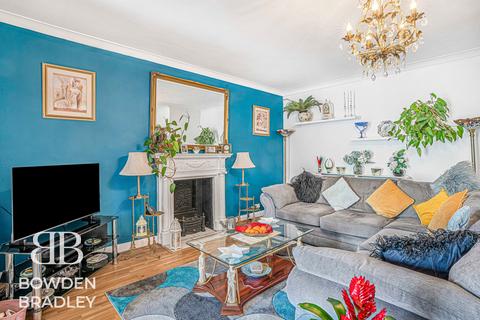 2 bedroom semi-detached bungalow for sale, Oaks Lane, Newbury Park, IG2