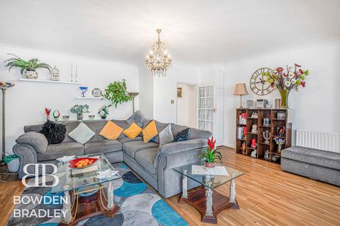 2 bedroom semi-detached bungalow for sale, Oaks Lane, Newbury Park, IG2