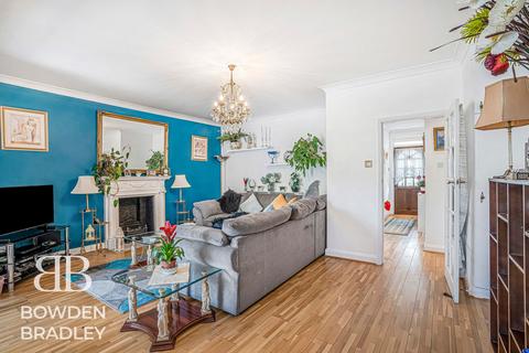 2 bedroom semi-detached bungalow for sale, Oaks Lane, Newbury Park, IG2