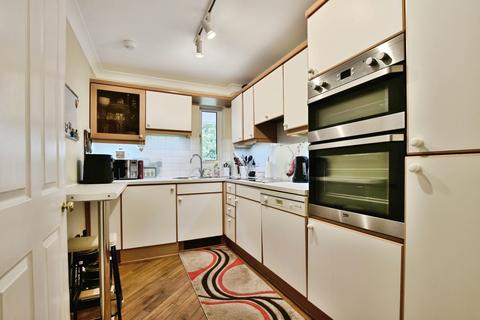 2 bedroom flat for sale, Racefield Road, Altrincham, WA14