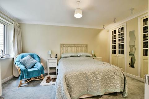 2 bedroom flat for sale, Racefield Road, Altrincham, WA14