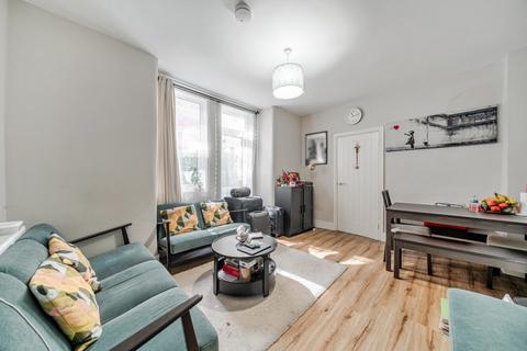 2 bedroom flat to rent, Hoyle Road, Tooting, London, SW17