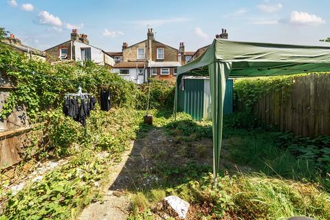 2 bedroom flat to rent, Hoyle Road, Tooting, London, SW17