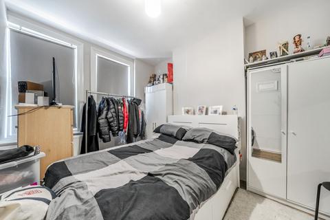 2 bedroom flat to rent, Hoyle Road, Tooting, London, SW17