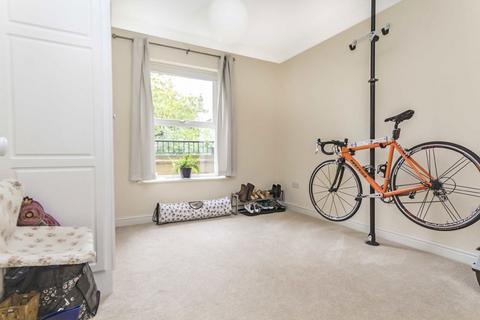 2 bedroom flat to rent, Penners Gardens, Surbiton KT6