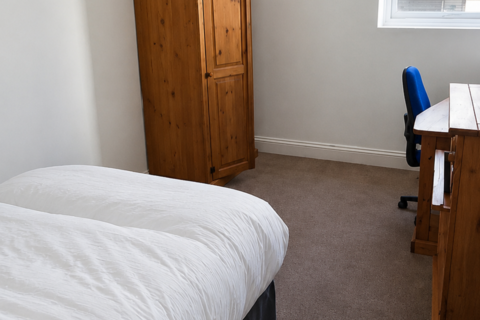 5 bedroom apartment to rent, 3B North Friary House