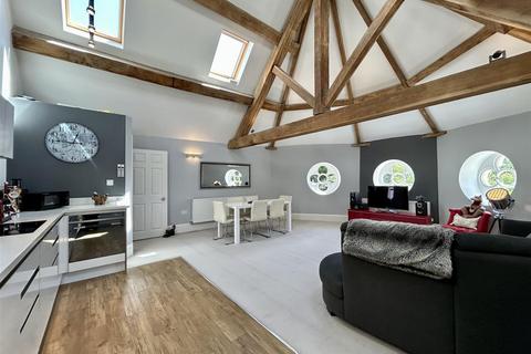 2 bedroom flat for sale, Corngreaves Road, Cradley Heath
