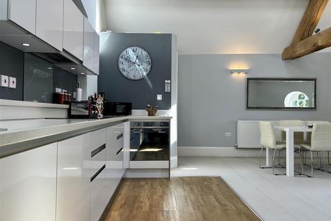 2 bedroom flat for sale, Corngreaves Road, Cradley Heath