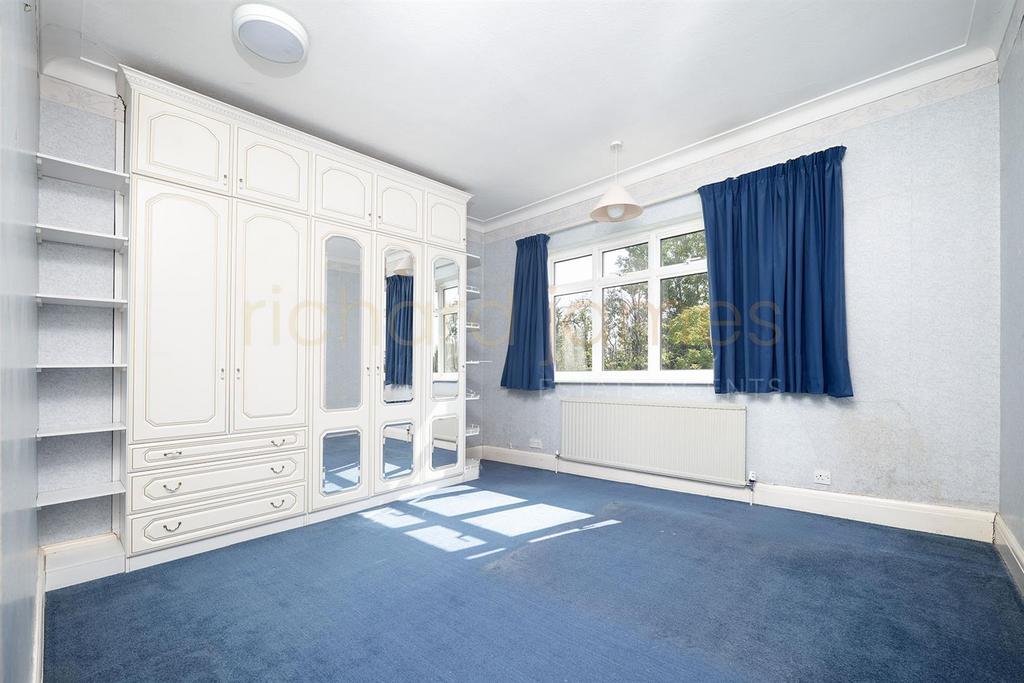 Walk-in wardrobe