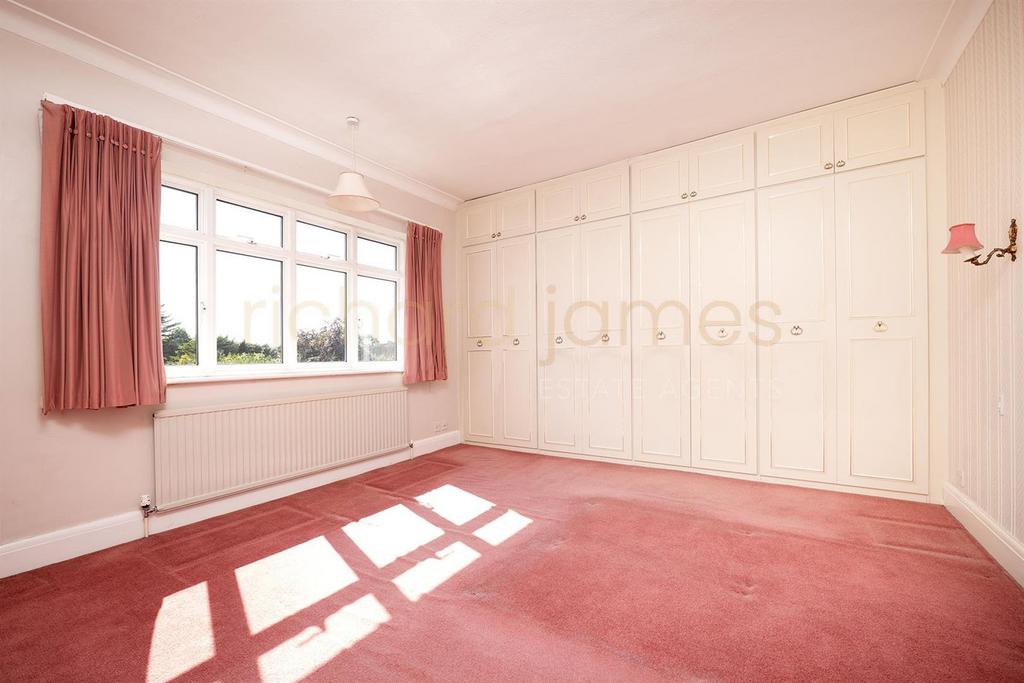 Walk-in wardrobe