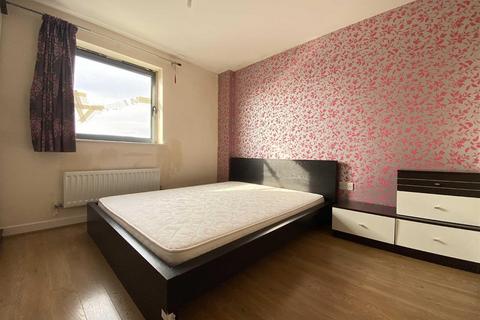 2 bedroom flat to rent, Spring Place, Barking