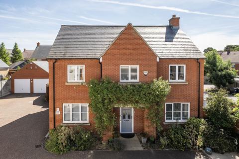 4 bedroom detached house for sale, Angelica Avenue, Stotfold, Hitchin, SG5
