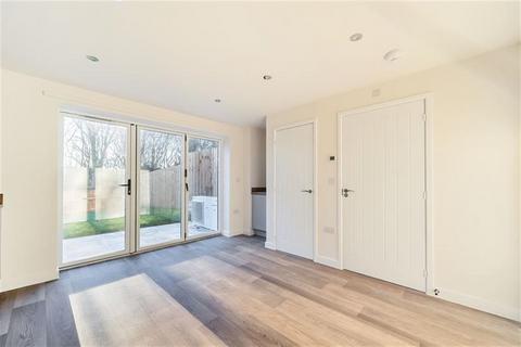 3 bedroom detached house to rent, Lincoln Drive, NG4
