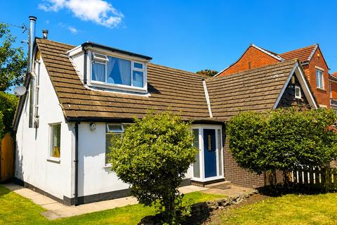 3 bedroom detached house for sale, Field Head Lane, Birstall, West Yorkshire, WF17