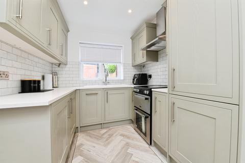 2 bedroom end of terrace house for sale, Attwell Mews, Benfleet
