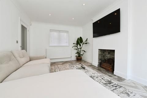 2 bedroom end of terrace house for sale, Attwell Mews, Benfleet