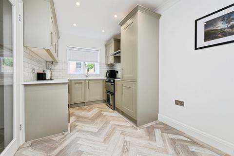 2 bedroom end of terrace house for sale, Attwell Mews, Benfleet